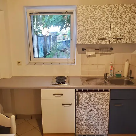 Private Mit Kueche Und Bad Einzimmerwohnung Apartment